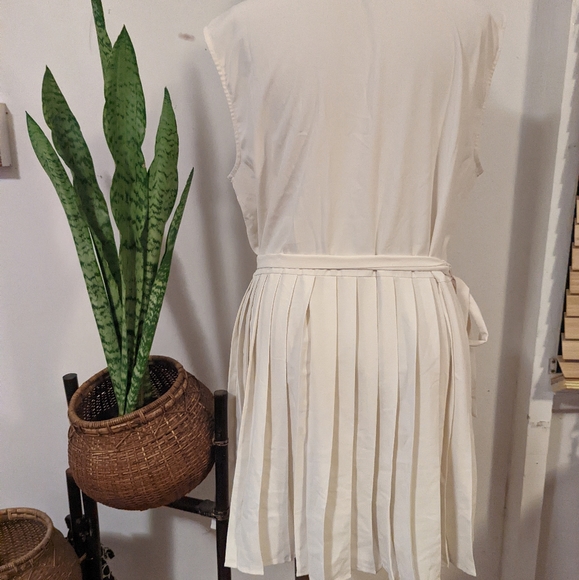 Modcloth pleated dress - Picture 2 of 2